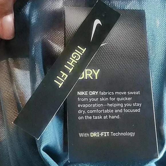 Nike-Crop top colorblock training bra - Picture 9 of 9